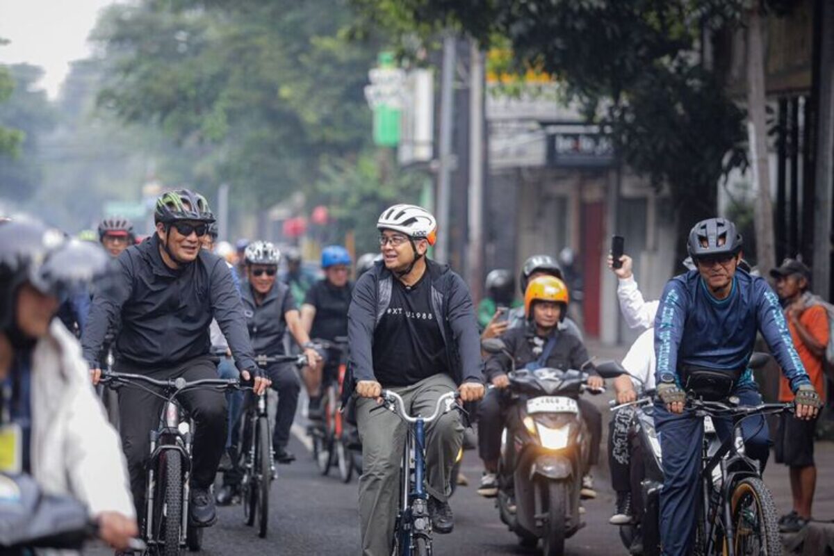 Trotoar di Bandung Akan Ditinggikan dan Diaspal, Cegah Parkir Liar dan PKL