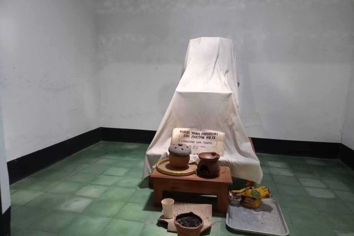 Bukan Sekadar Mistis, Pakar UGM Ungkap Anatomi Besi dan Baja pada Bilah Keris