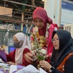 Peringati Hari Kartini, Penumpang di Stasiun Tugu Diajak Ikut Kelas Merangkai Bunga