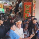 Momen Hari Kartini, Wapres Gibran Borong Sembako untuk 100 Mama Papua di Sorong