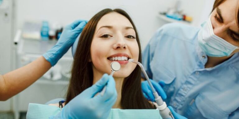 Cara Modern Bikin Membersihkan Karang Gigi Tak Ngilu Lagi