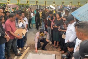 Isak Tangis Warnai Pemakaman Nus Kei di Langgur, Wakil Bupati hingga Kapolres Hadir