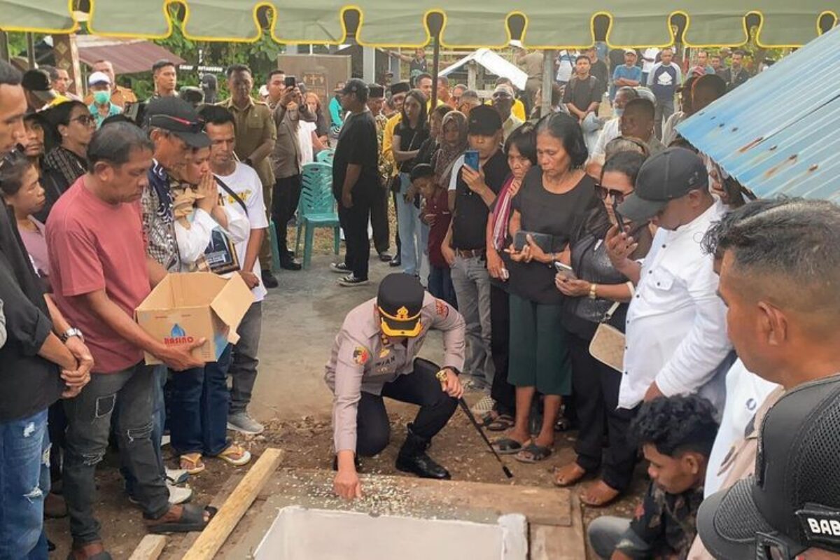 Isak Tangis Warnai Pemakaman Nus Kei di Langgur, Wakil Bupati hingga Kapolres Hadir