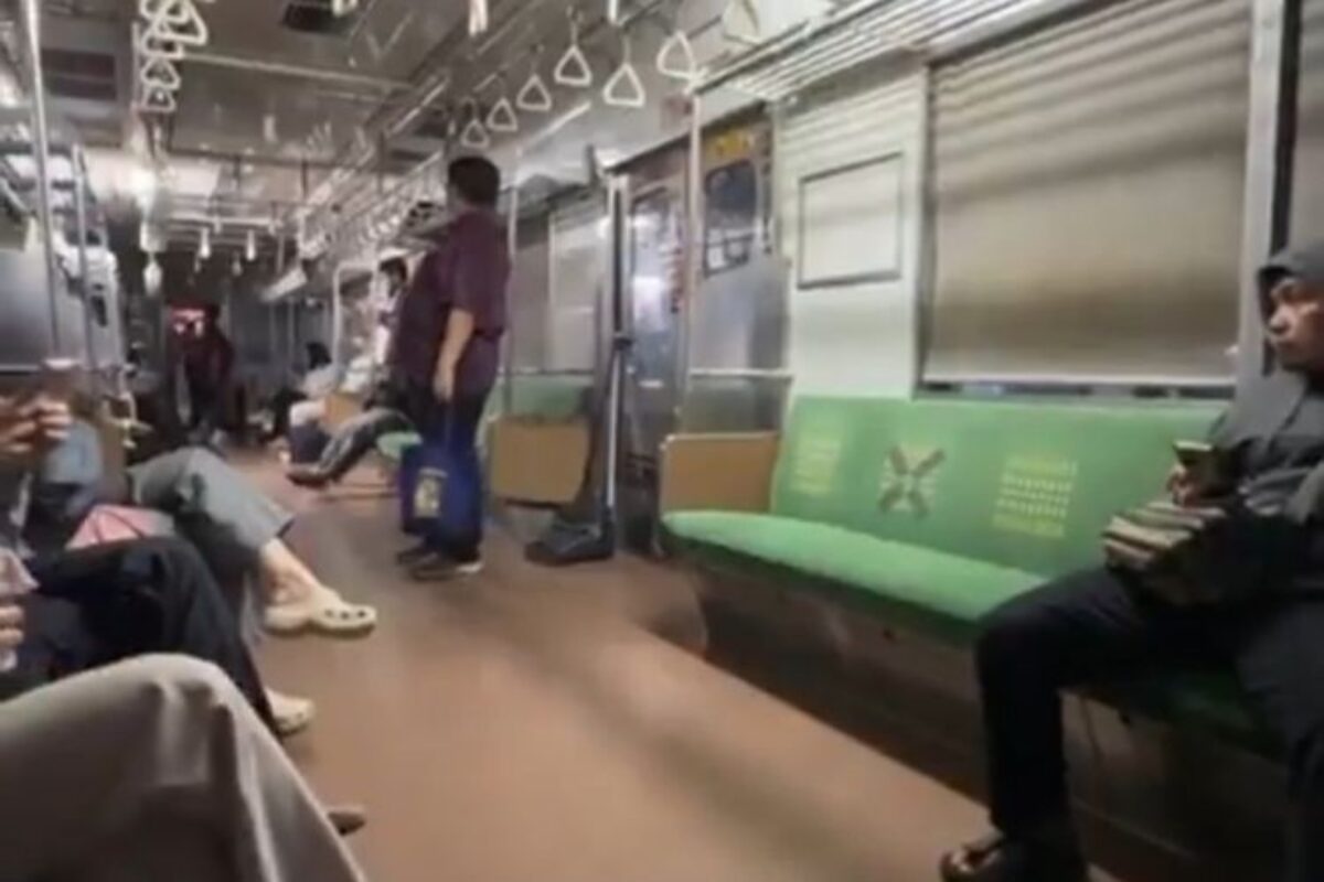 Gangguan Listrik, 2 KRL Greenline Berhenti di Jalur Stasiun Kebayoran-Sudimara