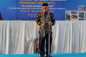 Mendikdasmen Sebut Beasiswa 150.000 Guru Belum Terisi Penuh, Dapat Rp 3 Juta per Semester