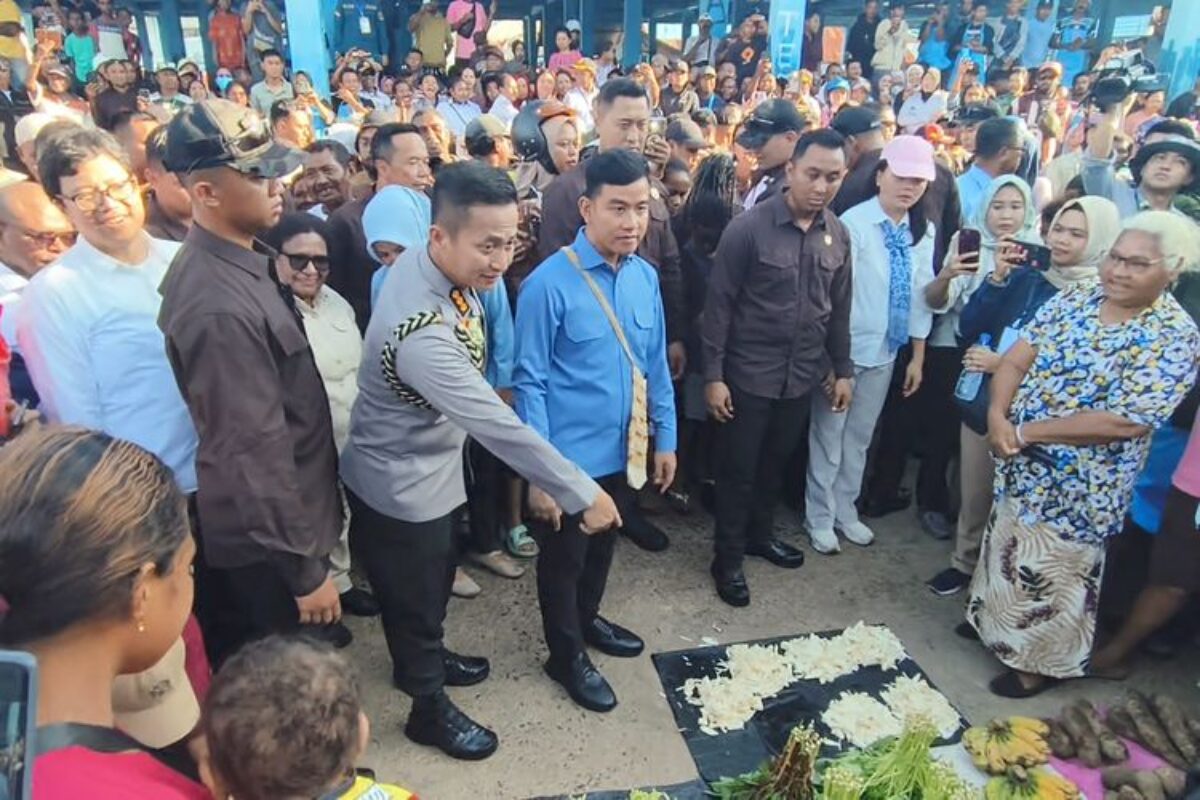 Wapres Gibran Borong Dagangan Mama Papua di Sorong, Warga Keluhkan Fasilitas