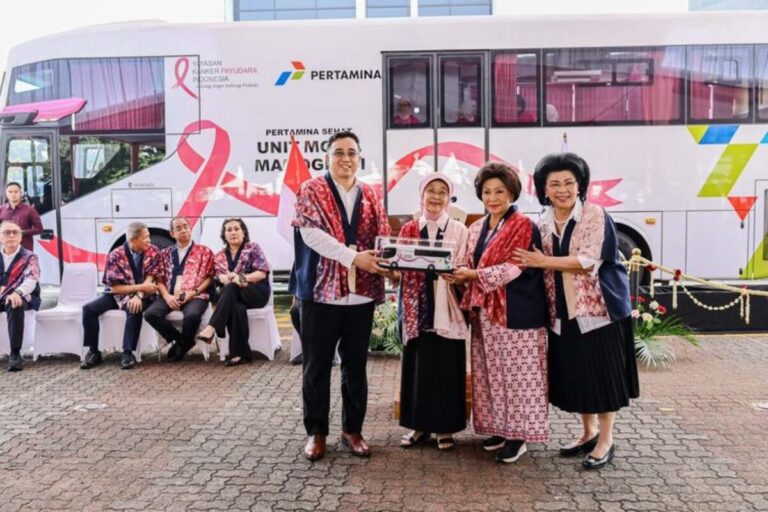 Perluas Akses Layanan Kesehatan Perempuan, Pertamina Serahkan 1 Mobil Mamografi kepada YKPI