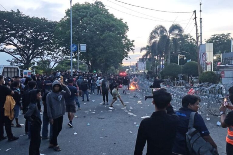 5 Fakta Demonstrasi di Kaltim, Berakhir Ricuh hingga Gubernur Abaikan Massa Aksi