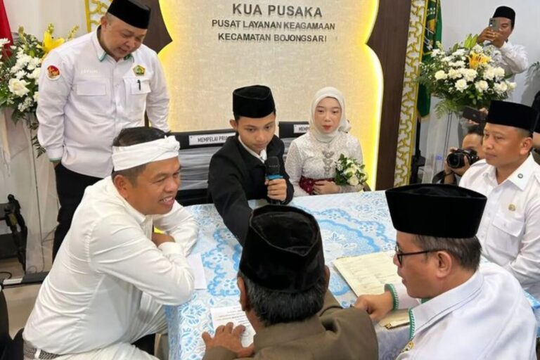 Dedi Mulyadi Jadi Saksi Nikah di KUA Depok, Tiap Pengantin Dapat Tabungan DP Rumah