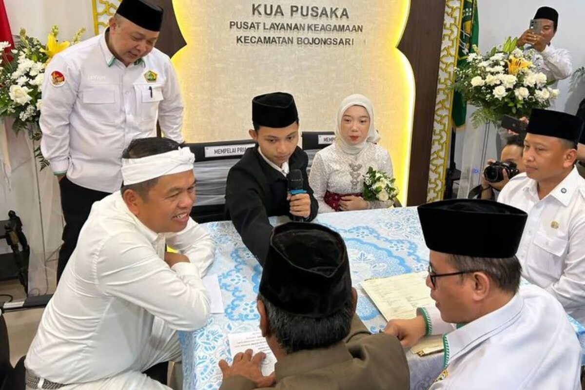 Dedi Mulyadi Jadi Saksi Nikah di KUA Depok, Tiap Pengantin Dapat Tabungan DP Rumah