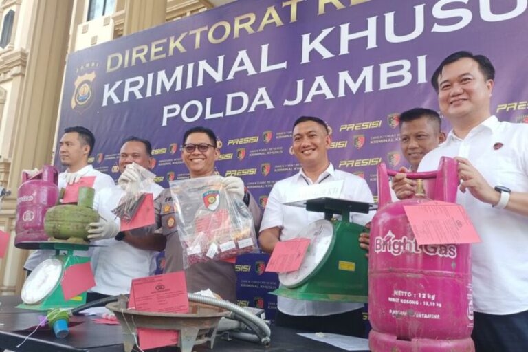 Manfaatkan Kenaikan Gas, Tiga Orang di Jambi Ditangkap Polisi Usai Oplos Gas Subsidi